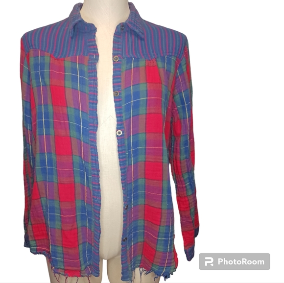 Umgee Plaid Flannel Fray Hem Red Blue Purple Green *missing button* Size Medium - Picture 1 of 9